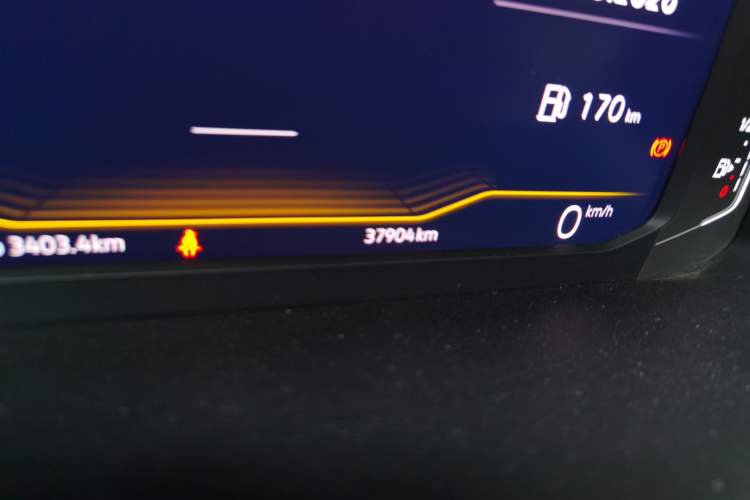 Used Volkswagen Tharu 2024 300TSI Two-Wheel-Drive Full Moon Edition Odometer Close Up