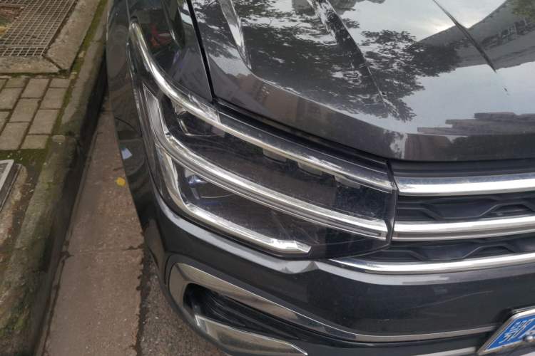 Used Volkswagen Tharu 2024 300TSI Two-Wheel-Drive Full Moon Edition Right Front Headlight
