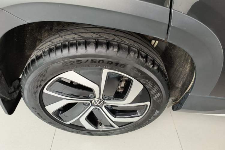 Used Volkswagen Tharu 2024 300TSI Two-Wheel-Drive Full Moon Edition Right Rear Wheel Hub