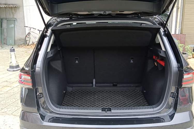 Used Volkswagen Tharu 2024 300TSI Two-Wheel-Drive Moonlight Edition Trunk