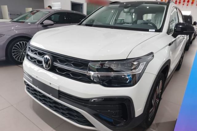 Ojetý Volkswagen Tharu 2024 300TSI Two-Wheel-Drive Moon Luxury Edition