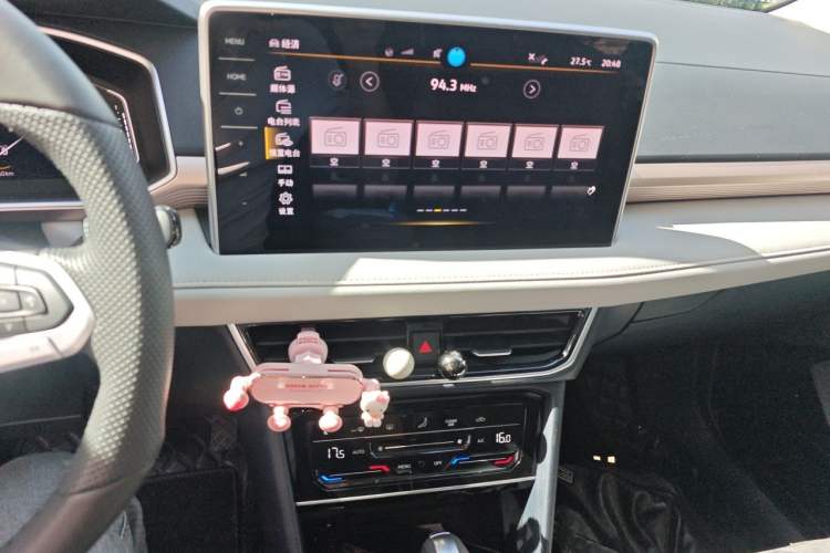 Used Volkswagen Tharu 2024 300TSI Two-Wheel-Drive Full Moon Edition Audio And AC Panel