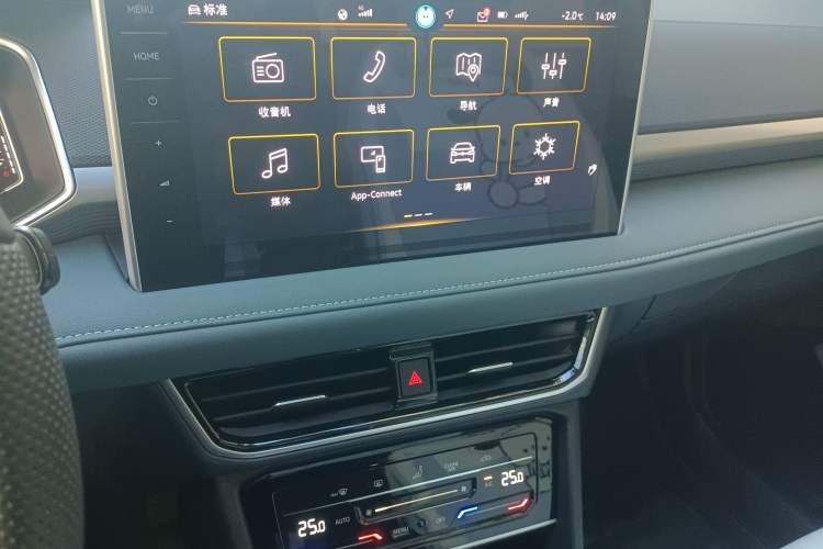 Used Volkswagen Tharu 2024 300TSI Two-Wheel-Drive Full Moon Edition Audio And AC Panel