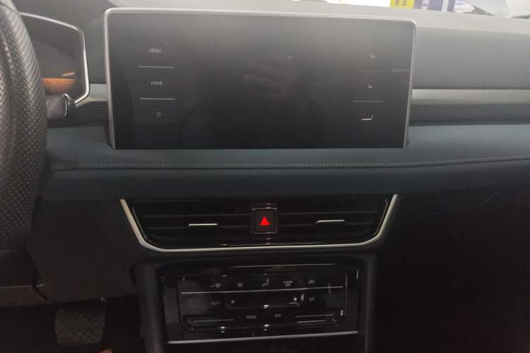 Used Volkswagen Tharu 2024 300TSI Two-Wheel-Drive Moonlight Edition Audio And AC Panel
