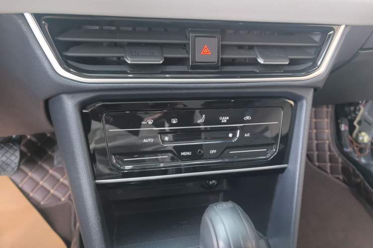 Used Volkswagen Tharu 2024 300TSI Two-Wheel-Drive Full Moon Edition Audio And AC Panel