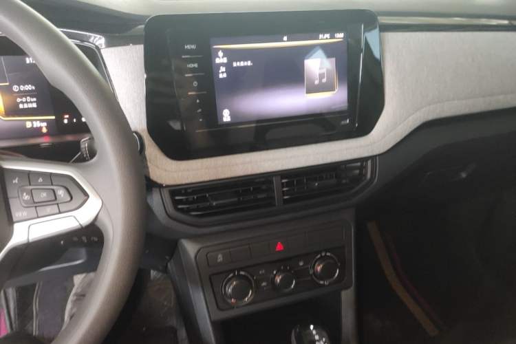 Used Volkswagen Tharu 2024 300TSI Two-Wheel-Drive Crescent Edition Audio And AC Panel