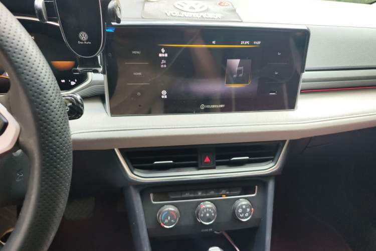 Used Volkswagen Tharu 2024 300TSI Two-Wheel-Drive Crescent Edition Audio And AC Panel