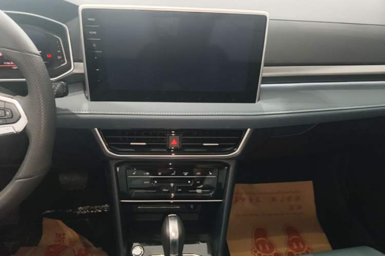 Used Volkswagen Tharu 2024 300TSI Two-Wheel-Drive Moon Luxury Edition Audio And AC Panel