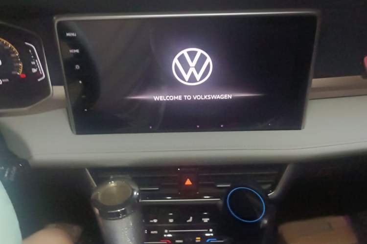 Used Volkswagen Tharu 2024 300TSI Two-Wheel-Drive Full Moon Edition Audio And AC Panel
