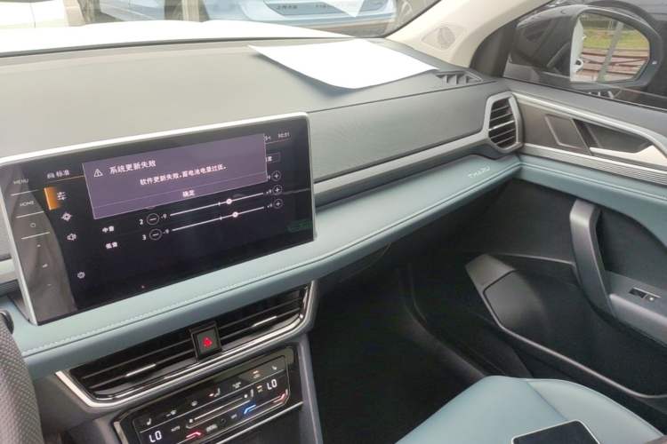 Used Volkswagen Tharu 2024 300TSI Two-Wheel-Drive Moon Luxury Edition Audio And AC Panel