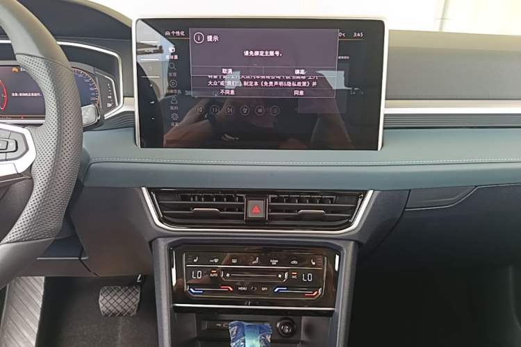 Used Volkswagen Tharu 2024 300TSI Two-Wheel-Drive Moon Luxury Edition Audio And AC Panel