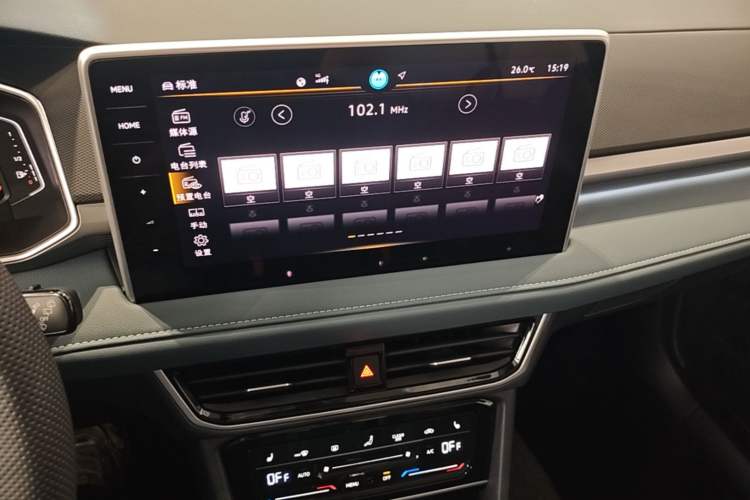 Used Volkswagen Tharu 2024 300TSI Two-Wheel-Drive Moon Luxury Edition Audio And AC Panel