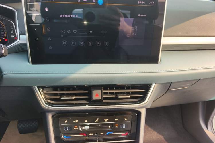 Used Volkswagen Tharu 2024 300TSI Two-Wheel-Drive Moon Luxury Edition Audio And AC Panel
