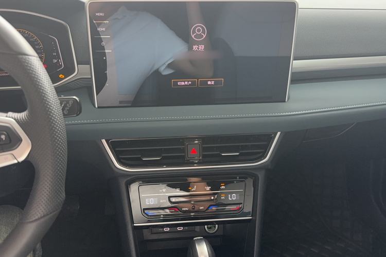 Used Volkswagen Tharu 2024 300TSI Two-Wheel-Drive Full Moon Edition Audio And AC Panel