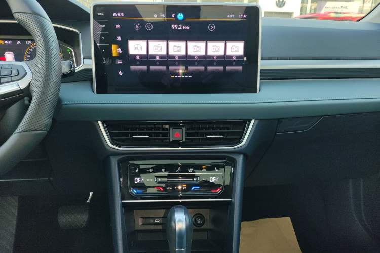 Used Volkswagen Tharu 2024 300TSI Two-Wheel-Drive Moon Luxury Edition Audio And AC Panel