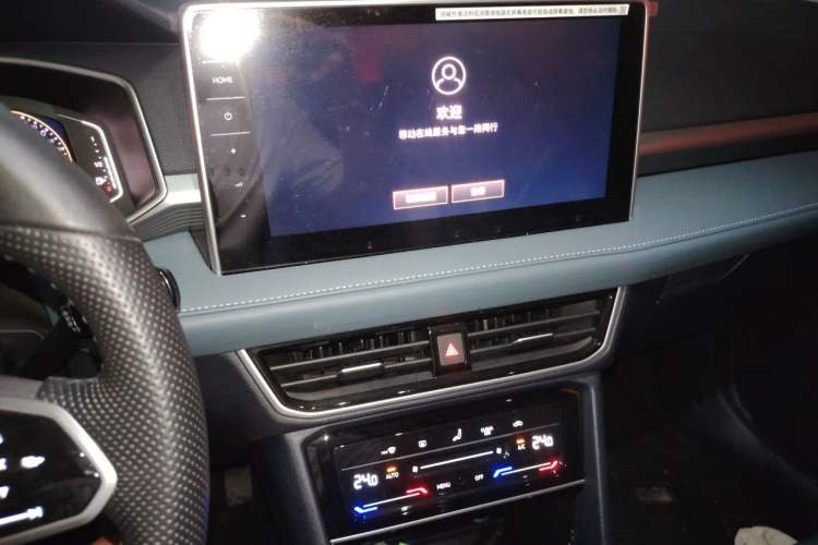 Used Volkswagen Tharu 2024 300TSI Two-Wheel-Drive Full Moon Edition Audio And AC Panel