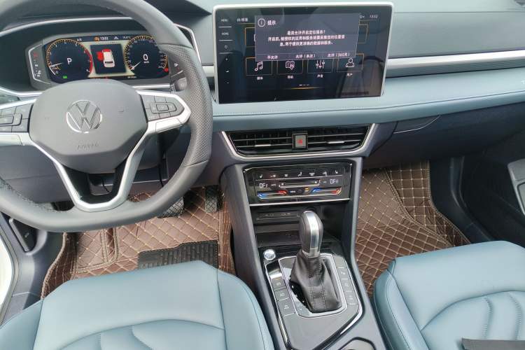 Used Volkswagen Tharu 2024 300TSI Two-Wheel-Drive Moon Luxury Edition Audio And AC Panel