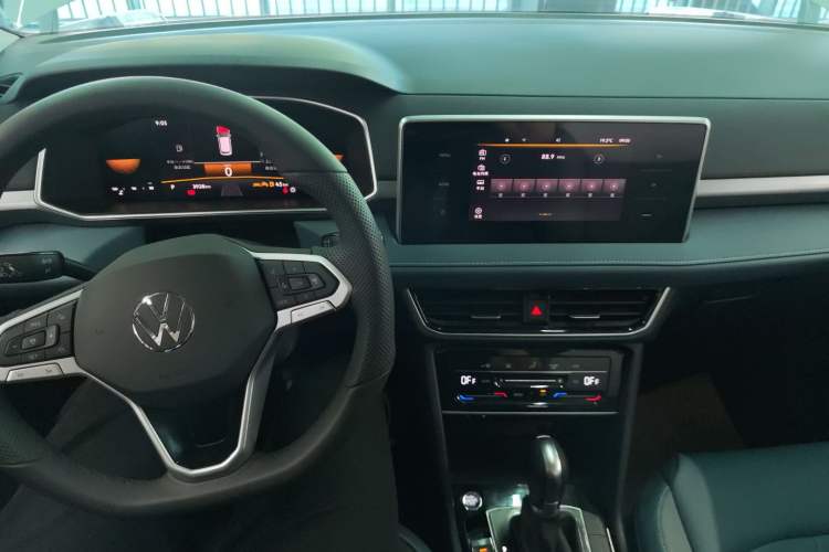 Used Volkswagen Tharu 2024 300TSI Two-Wheel-Drive Moonlight Edition Center Console