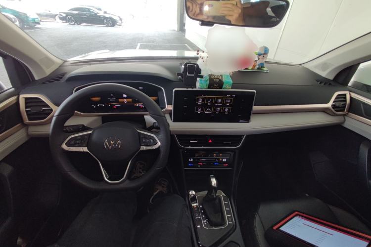 Used Volkswagen Tharu 2024 300TSI Two-Wheel-Drive Moonlight Edition Center Console