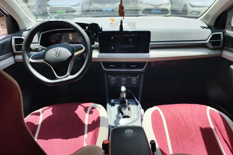 Used Volkswagen Tharu 2024 300TSI Two-Wheel-Drive Crescent Edition Center Console