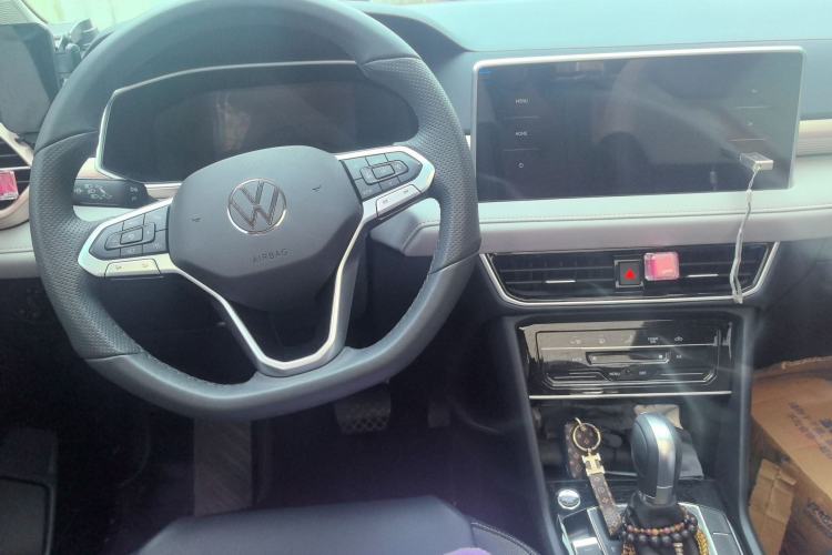 Used Volkswagen Tharu 2024 300TSI Two-Wheel-Drive Moonlight Edition Center Console