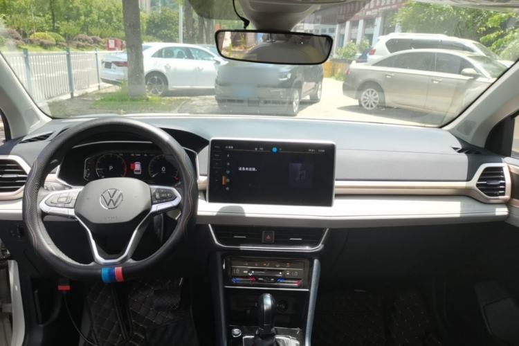 Used Volkswagen Tharu 2024 300TSI Two-Wheel-Drive Full Moon Edition Center Console