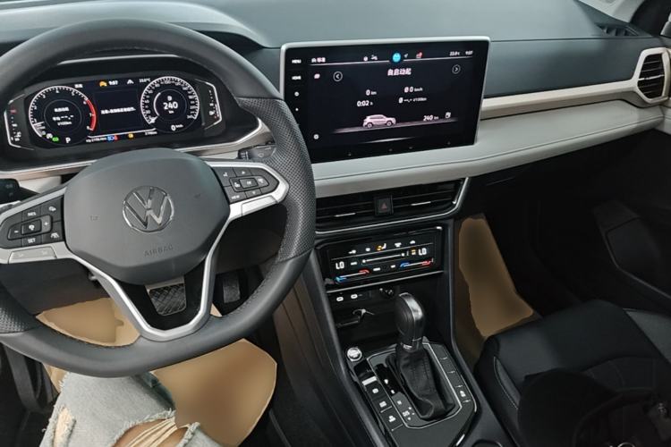 Used Volkswagen Tharu 2024 300TSI Two-Wheel-Drive Full Moon Edition Center Console
