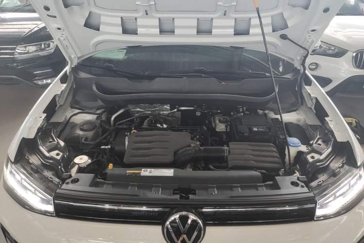 Used Volkswagen Tharu 2024 300TSI Two-Wheel-Drive Crescent Edition Engine Bay