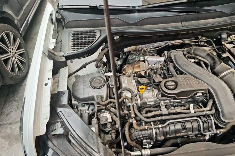Used Volkswagen Tharu 2024 300TSI Two-Wheel-Drive Full Moon Edition Engine Bay Right