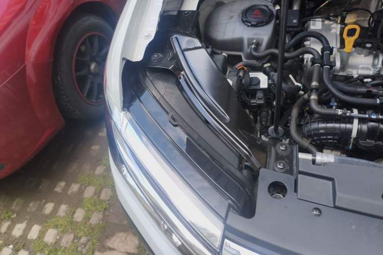 Used Volkswagen Tharu 2024 300TSI Two-Wheel-Drive Full Moon Edition Engine Bay Right