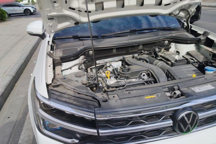 Used Volkswagen Tharu 2024 300TSI Two-Wheel-Drive Full Moon Edition Engine Bay Right