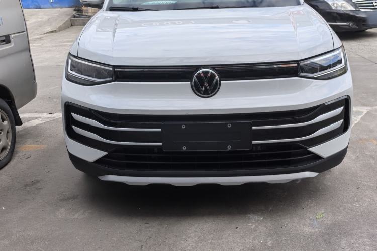 Used Volkswagen Tharu 2024 300TSI Two-Wheel-Drive Crescent Edition Exterior 1