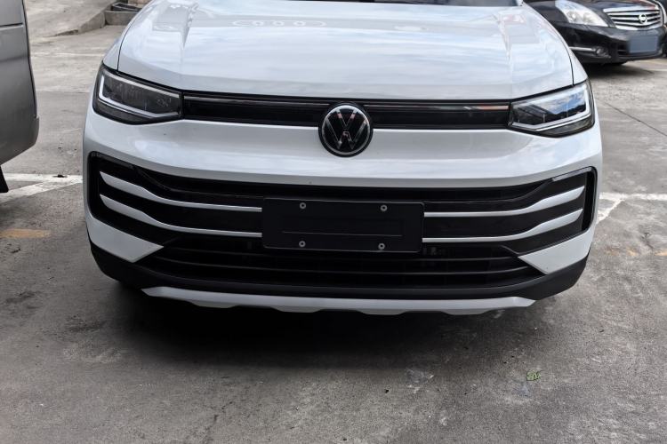Used Volkswagen Tharu 2024 300TSI Two-Wheel-Drive Crescent Edition Exterior 2