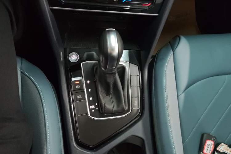 Used Volkswagen Tharu 2024 300TSI Two-Wheel-Drive Moonlight Edition Gear Lever