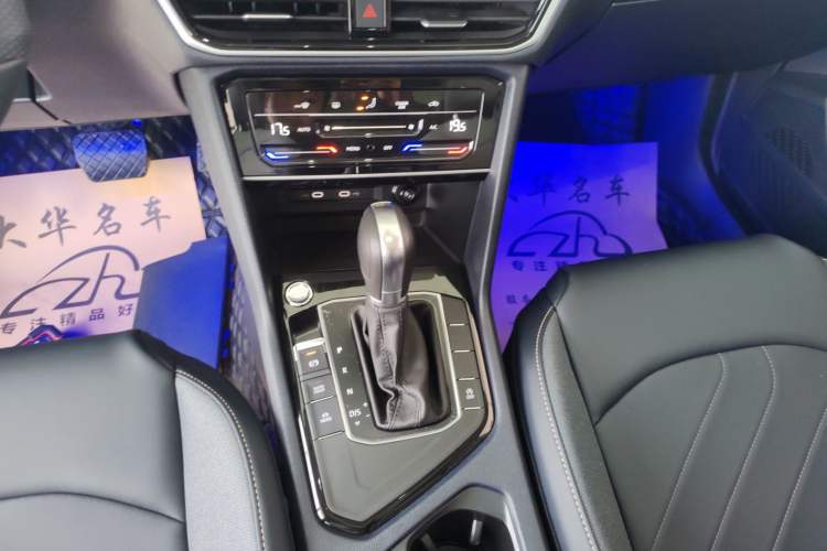 Used Volkswagen Tharu 2024 300TSI Two-Wheel-Drive Full Moon Edition Gear Lever