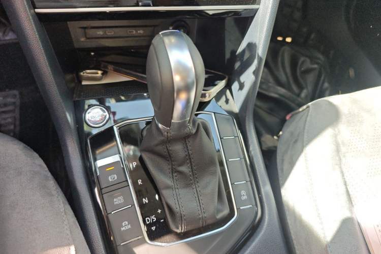 Used Volkswagen Tharu 2024 300TSI Two-Wheel-Drive Full Moon Edition Gear Lever