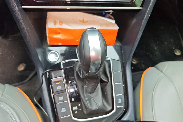 Used Volkswagen Tharu 2024 300TSI Two-Wheel-Drive Full Moon Edition Gear Lever