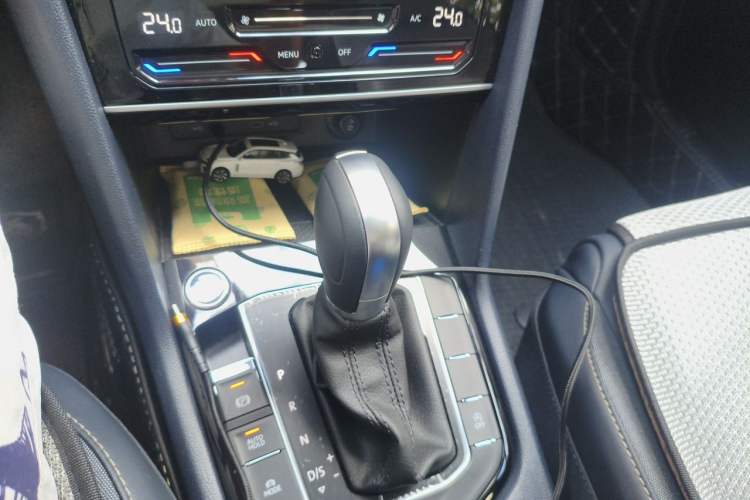 Used Volkswagen Tharu 2024 300TSI Two-Wheel-Drive Full Moon Edition Gear Lever