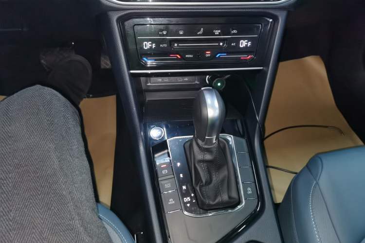 Used Volkswagen Tharu 2024 300TSI Two-Wheel-Drive Full Moon Edition Gear Lever