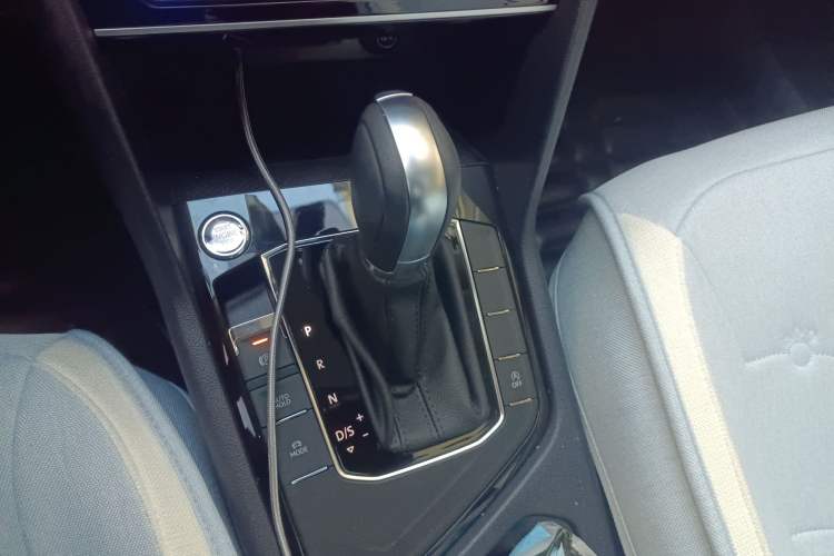 Used Volkswagen Tharu 2024 300TSI Two-Wheel-Drive Full Moon Edition Gear Lever