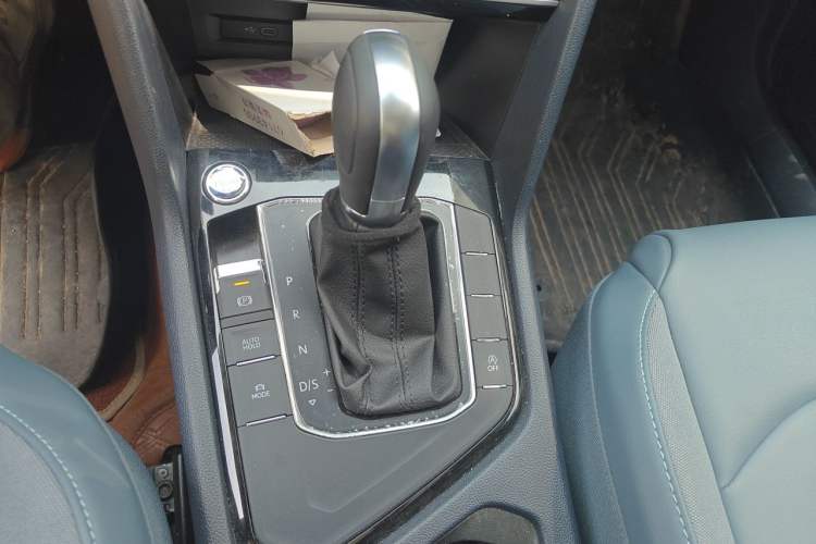 Used Volkswagen Tharu 2024 300TSI Two-Wheel-Drive Full Moon Edition Gear Lever