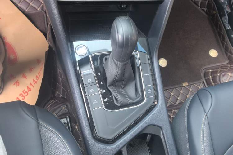 Used Volkswagen Tharu 2024 300TSI Two-Wheel-Drive Full Moon Edition Gear Lever