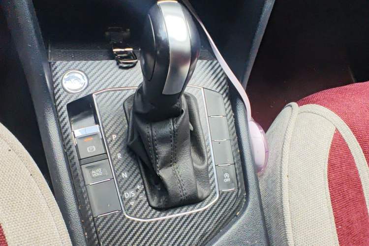 Used Volkswagen Tharu 2024 300TSI Two-Wheel-Drive Crescent Edition Gear Lever