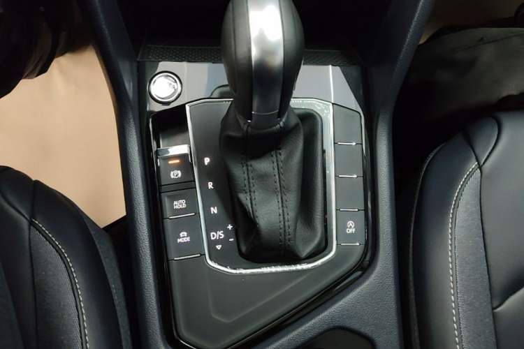 Used Volkswagen Tharu 2024 300TSI Two-Wheel-Drive Full Moon Edition Gear Lever