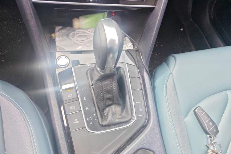 Used Volkswagen Tharu 2024 300TSI Two-Wheel-Drive Full Moon Edition Gear Lever