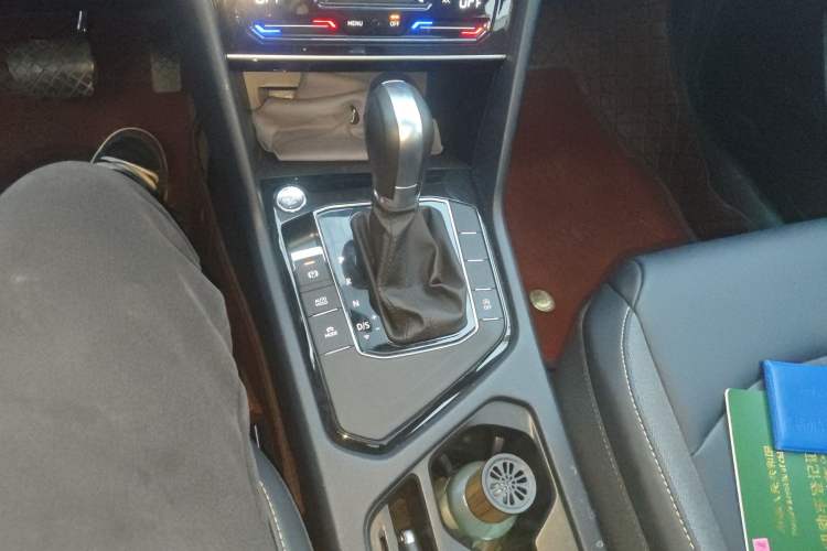 Used Volkswagen Tharu 2024 300TSI Two-Wheel-Drive Full Moon Edition Gear Lever
