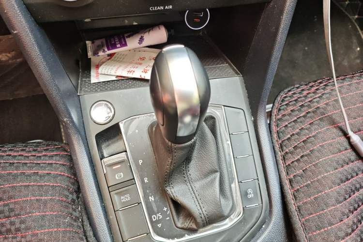 Used Volkswagen Tharu 2024 300TSI Two-Wheel-Drive Crescent Edition Gear Lever