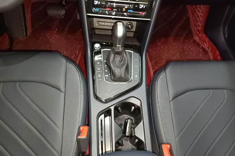 Used Volkswagen Tharu 2024 300TSI Two-Wheel-Drive Full Moon Edition Gear Lever