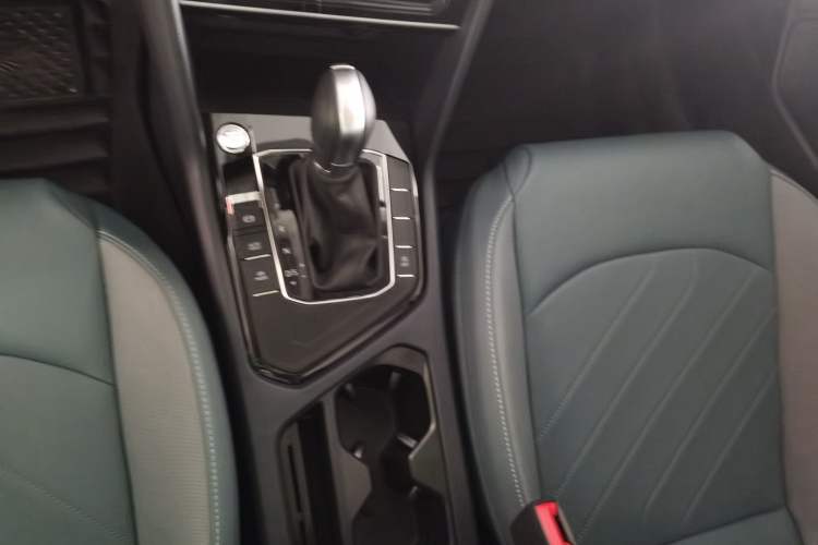 Used Volkswagen Tharu 2024 300TSI Two-Wheel-Drive Full Moon Edition Gear Lever
