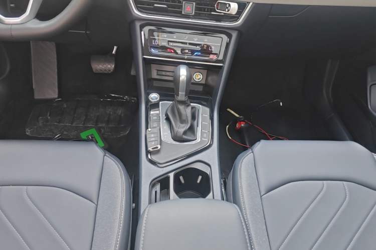 Used Volkswagen Tharu 2024 300TSI Two-Wheel-Drive Full Moon Edition Gear Lever